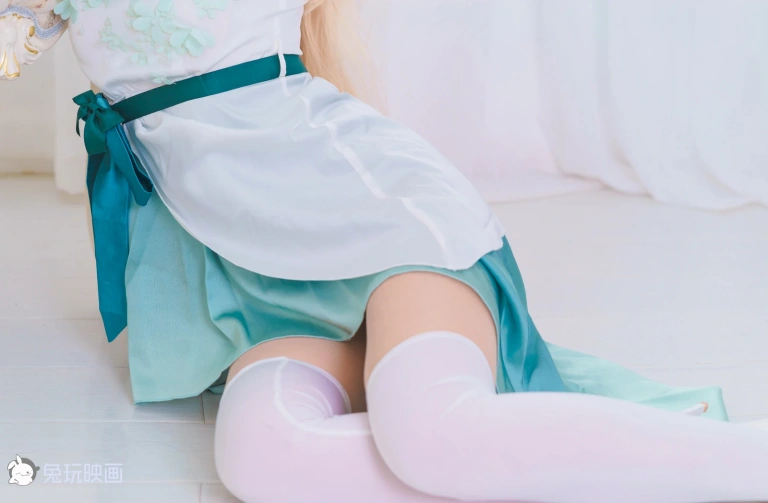 面饼仙儿《英莉莉》主题写真：12张全套美图