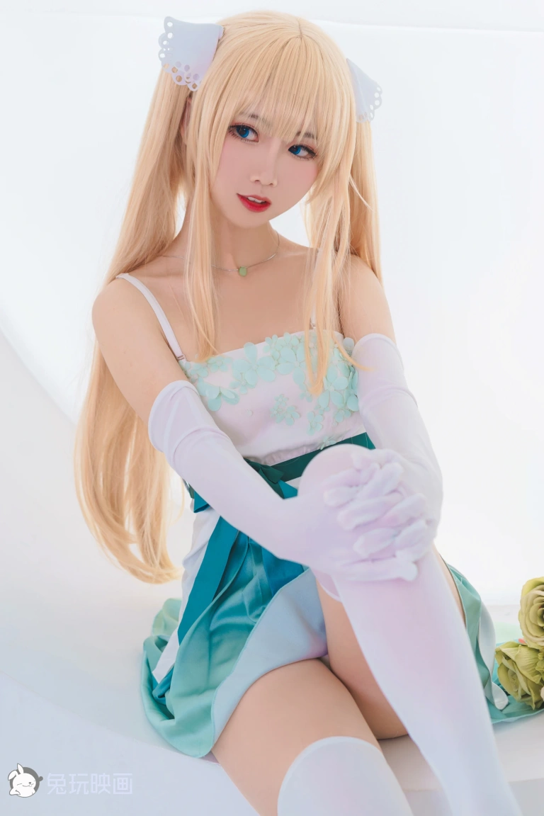 面饼仙儿《英莉莉》主题写真：12张全套美图