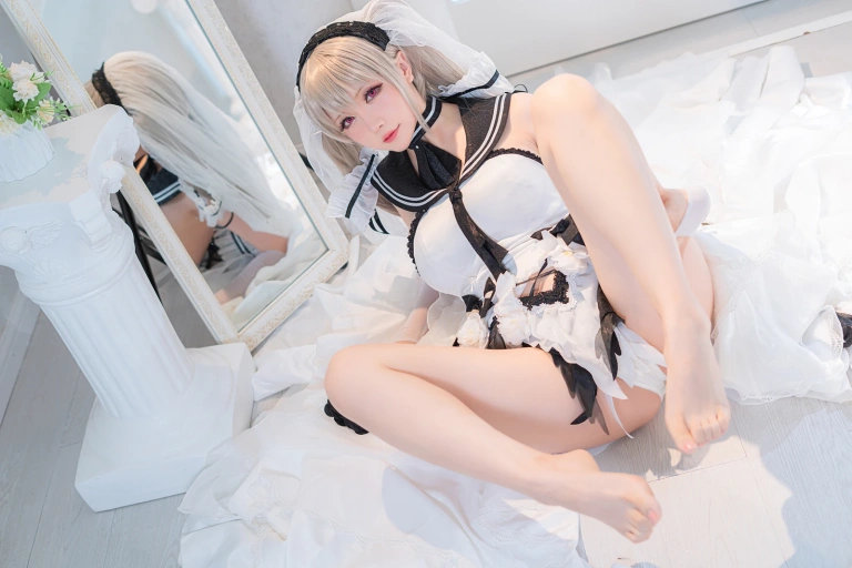 星之迟迟《《纯白と漆黑》 可畏》主题写真：20张全套美图