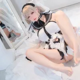 星之迟迟《《纯白と漆黑》 可畏》主题写真：20张全套美图