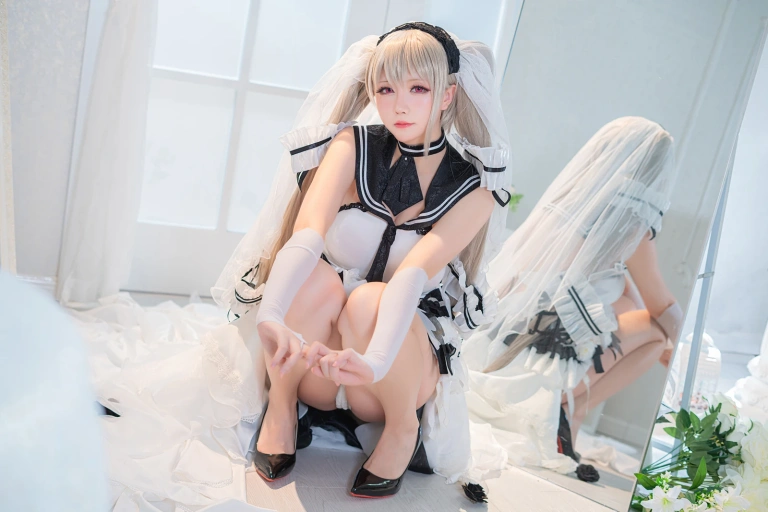 星之迟迟《《纯白と漆黑》 可畏》主题写真：20张全套美图