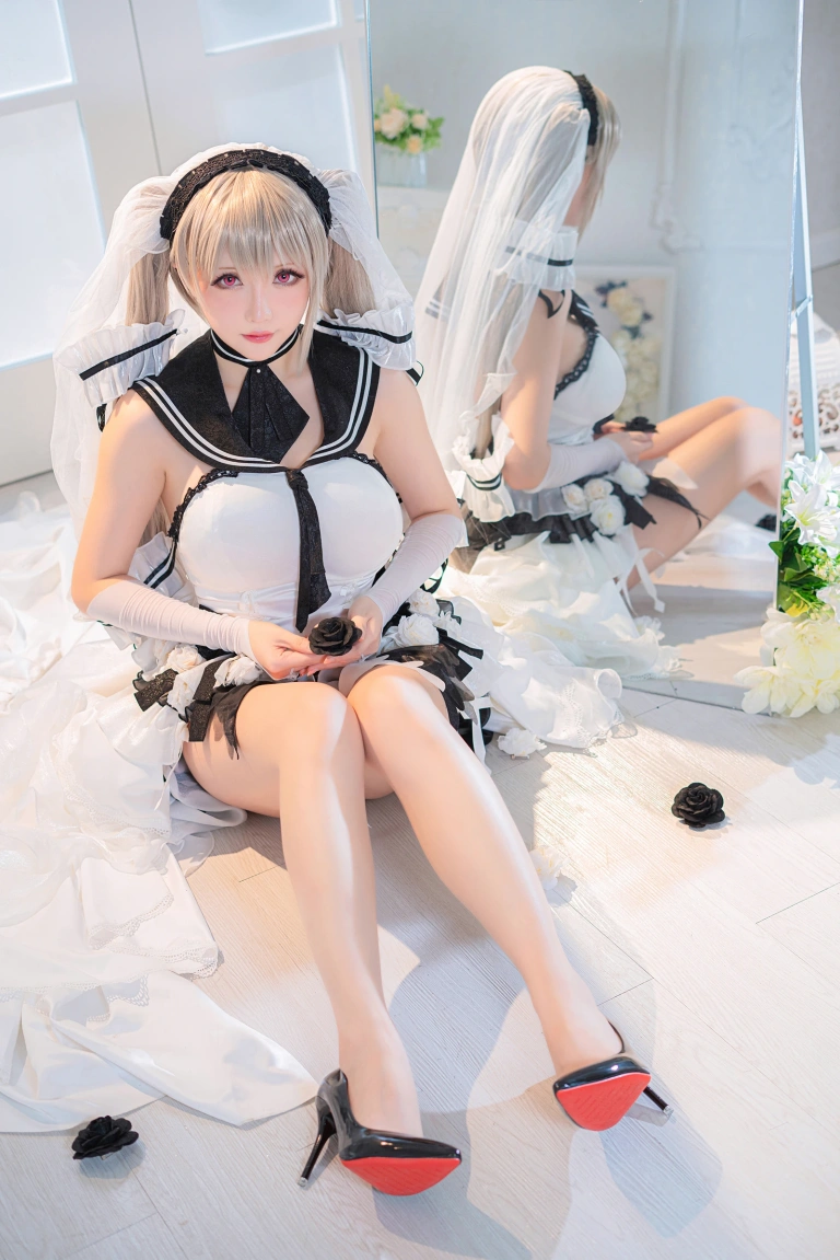 星之迟迟《《纯白と漆黑》 可畏》主题写真：20张全套美图