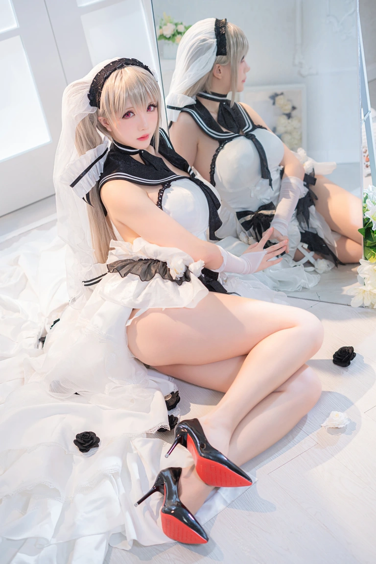 星之迟迟《《纯白と漆黑》 可畏》主题写真：20张全套美图