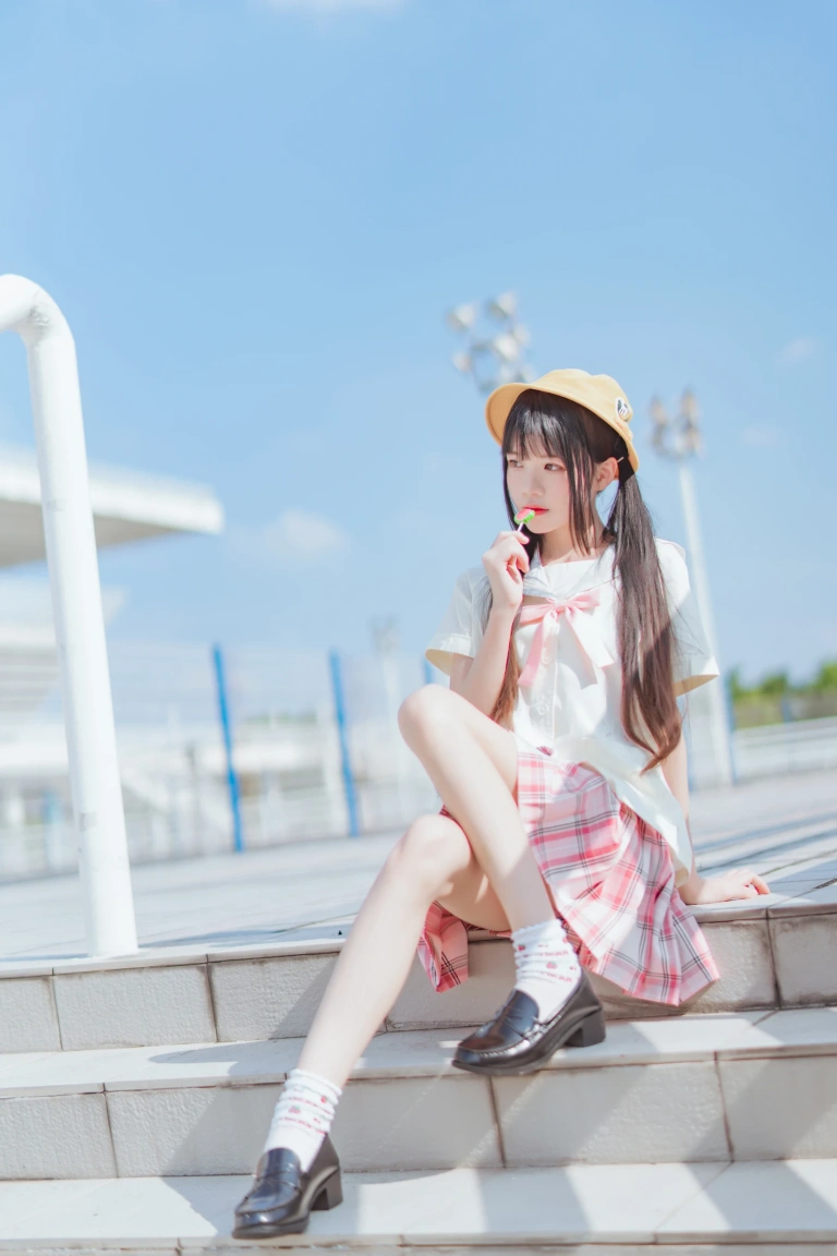 桜桃喵《桜桃未熟2 幼稚园》主题写真：35张全套美图
