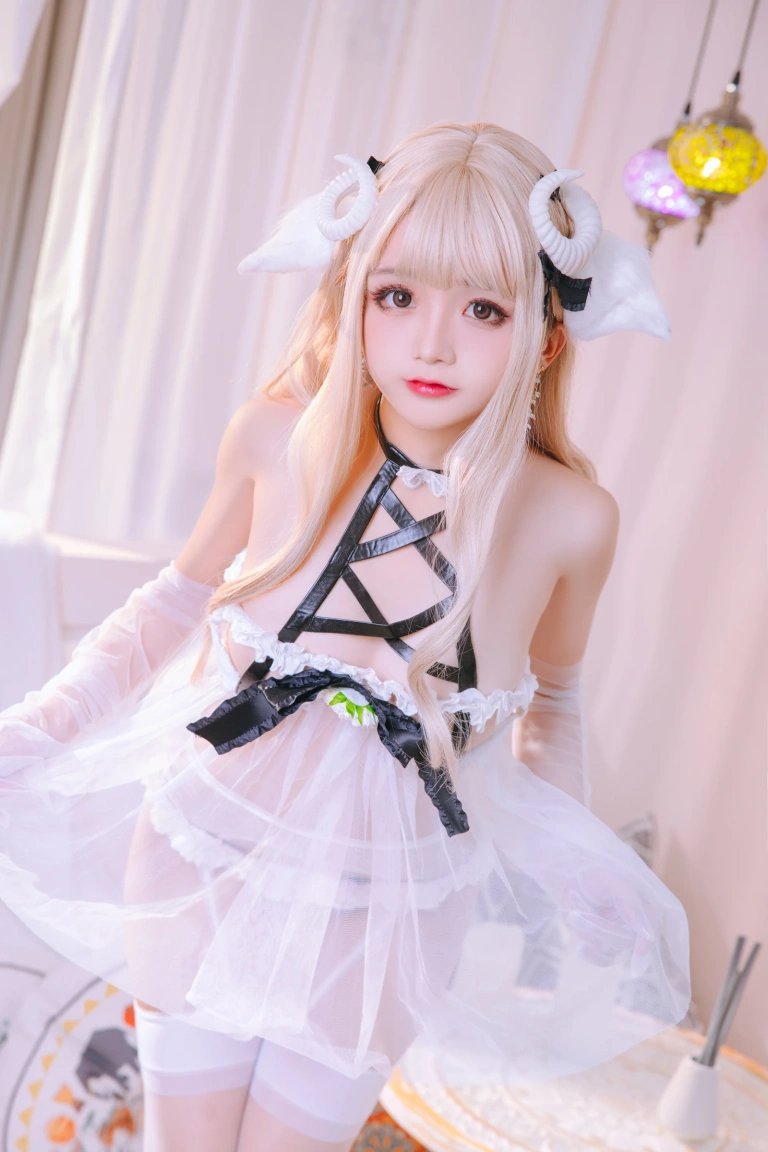 日奈娇(椎名莜)《白小绵羊》主题写真：70张全套美图