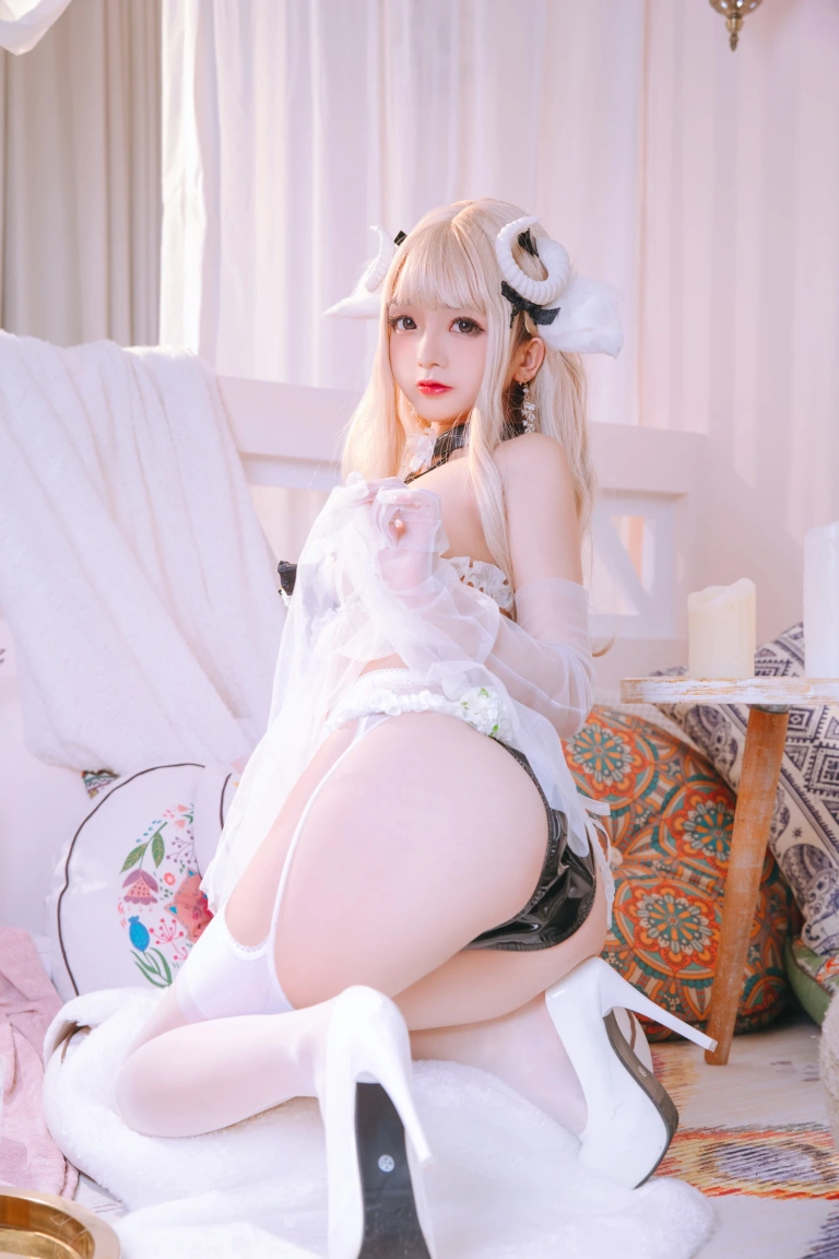 日奈娇(椎名莜)《白小绵羊》主题写真：70张全套美图