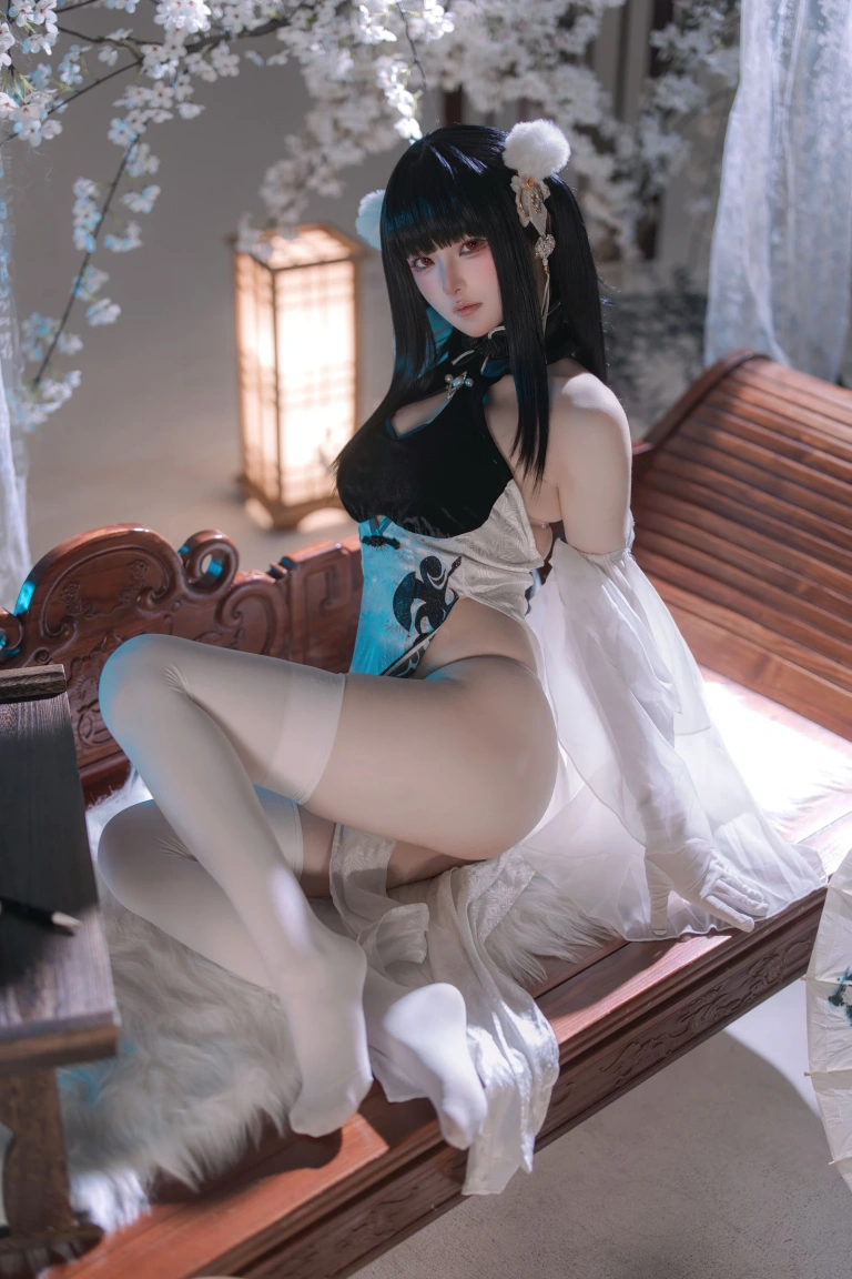 屿鱼《碧蓝航线 史特拉塞·艳书美玉》主题写真：97张全套美图