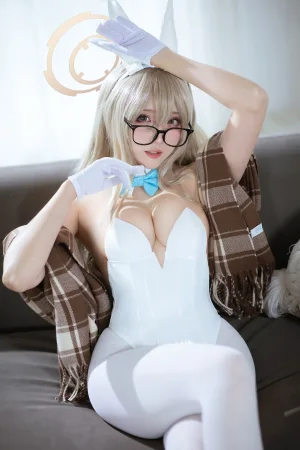 瓜希酱&Momoko葵葵《BA兔兔cos双人本》主题写真：93张全套美图