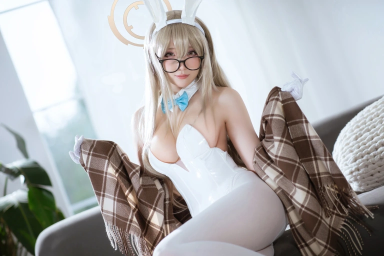 瓜希酱&Momoko葵葵《BA兔兔cos双人本》主题写真：93张全套美图