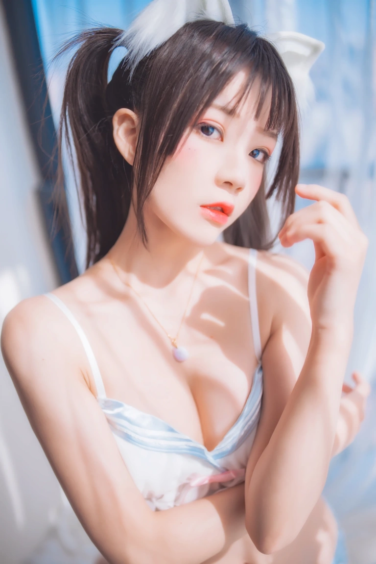 桜桃喵《一只恋爱》主题写真：44张全套美图