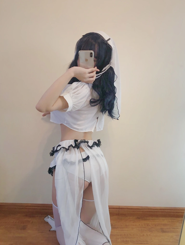 小仓千代《白色修女服自拍》主题写真：53张全套美图