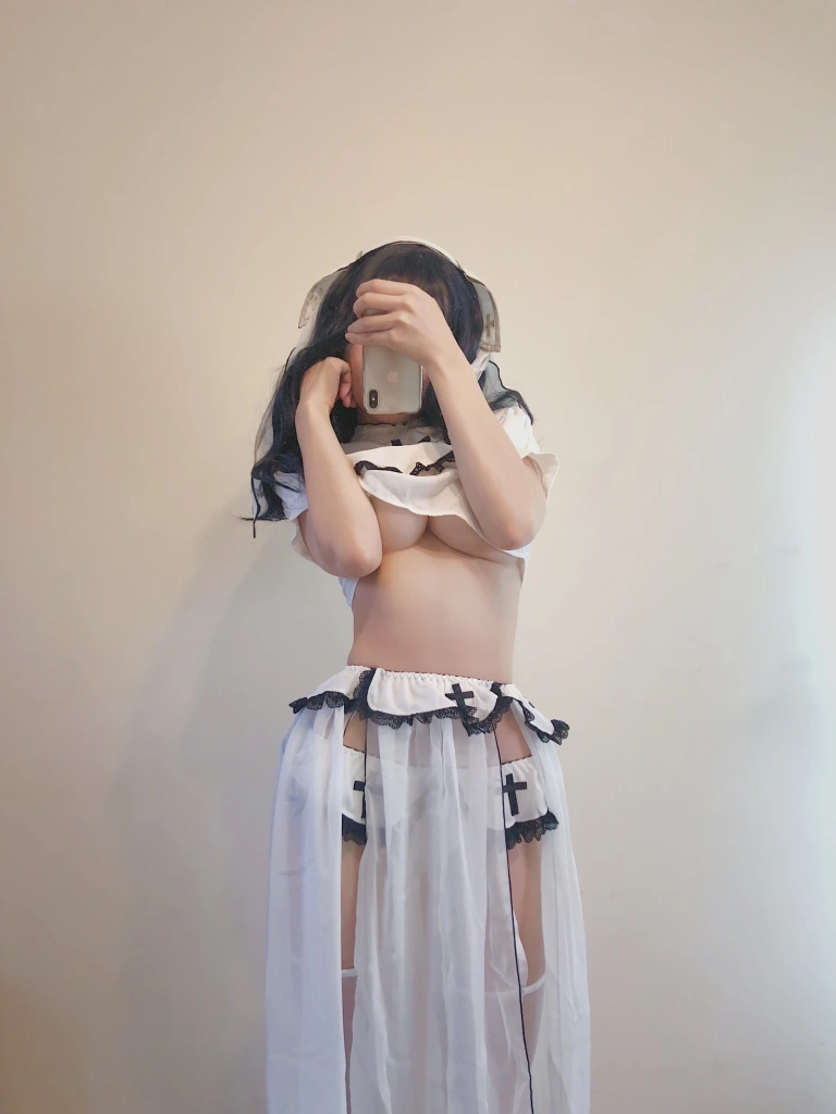 小仓千代《白色修女服自拍》主题写真：53张全套美图