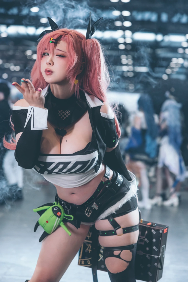 皮皮奶《妮可》主题写真：15张全套美图