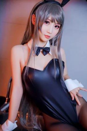 面饼仙儿《樱岛麻衣兔女郎》主题写真：16张全套美图
