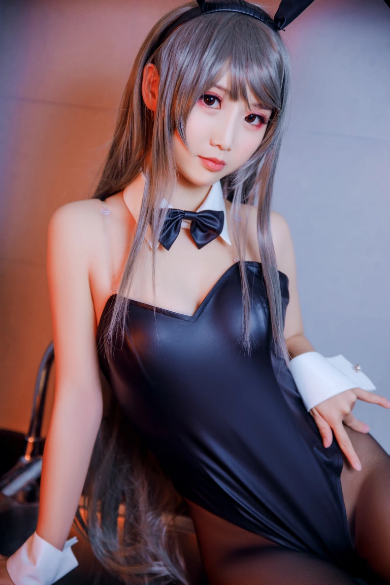 面饼仙儿《樱岛麻衣兔女郎》主题写真：16张全套美图