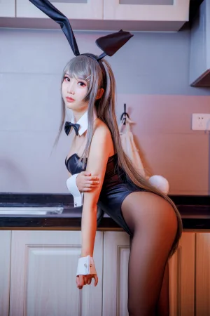 面饼仙儿《樱岛麻衣兔女郎》主题写真：16张全套美图