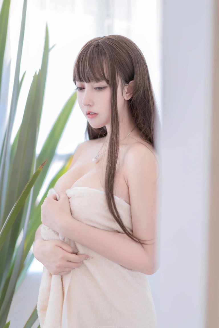 过期米线线喵《2020浴巾》主题写真：30张全套美图