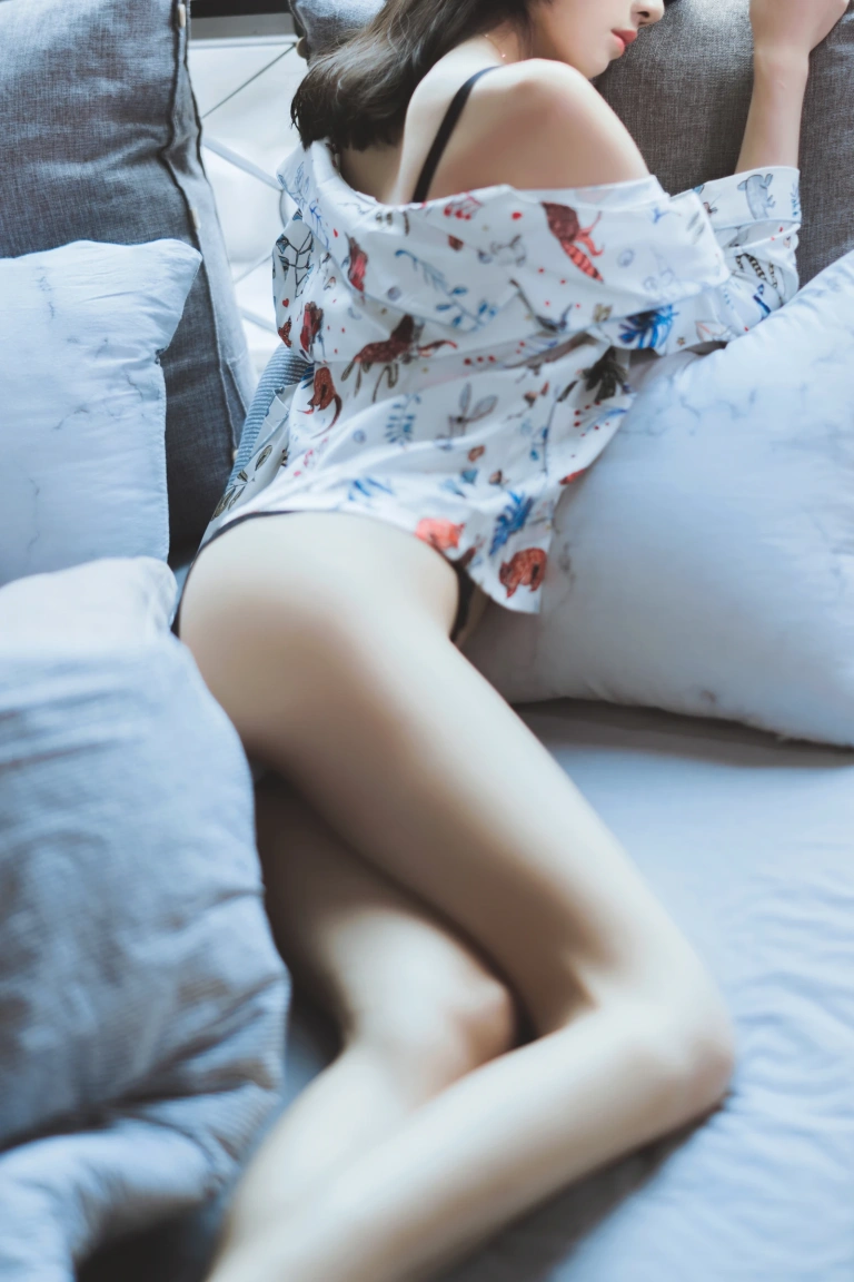 桜桃喵《倦》主题写真：32张全套美图
