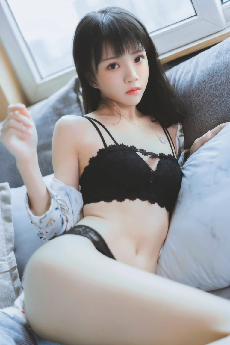 桜桃喵《倦》主题写真：32张全套美图