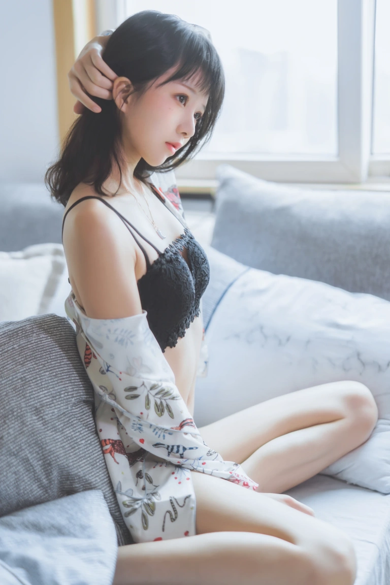 桜桃喵《倦》主题写真：32张全套美图
