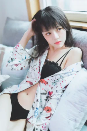 桜桃喵《倦》主题写真：32张全套美图