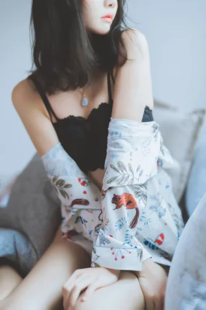 桜桃喵《倦》主题写真：32张全套美图