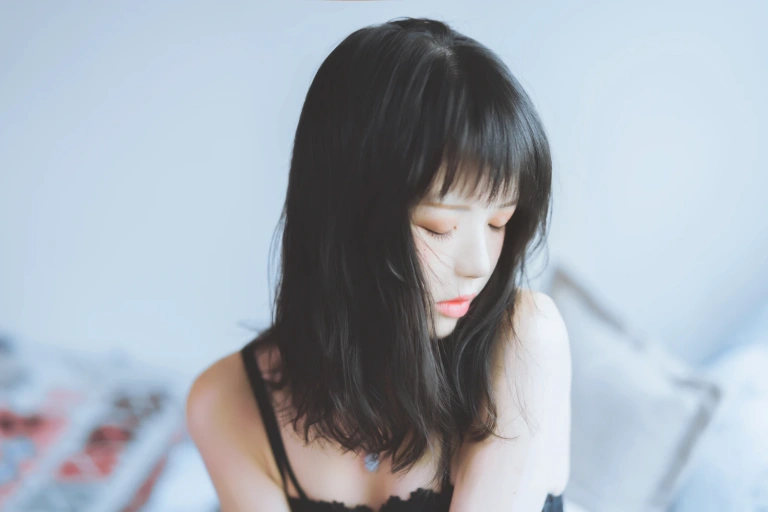 桜桃喵《倦》主题写真：32张全套美图