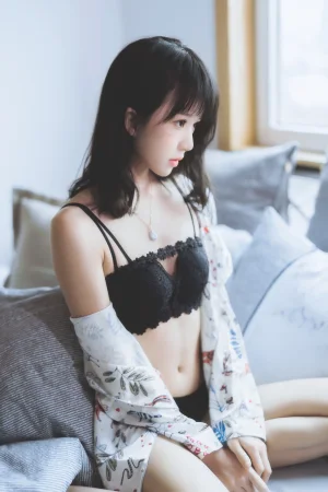 桜桃喵《倦》主题写真：32张全套美图