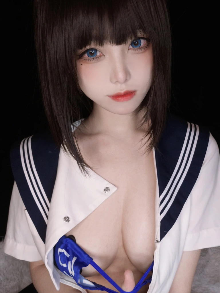 蜜汁猫裘《坏学妹自拍》主题写真：38张全套美图，含6个视频
