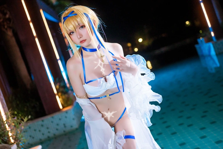 星之迟迟《《鸣夏》 贞德》主题写真：15张全套美图
