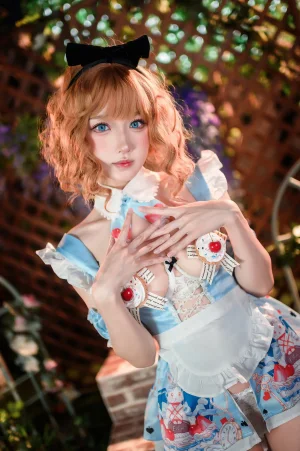阿包也是兔娘《爱丽丝梦游仙境》主题写真：40张全套美图