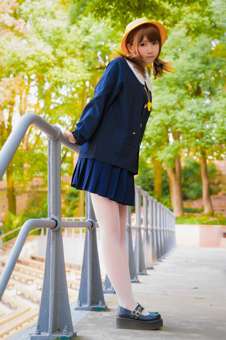 面饼仙儿《幼稚园》主题写真：41张全套美图