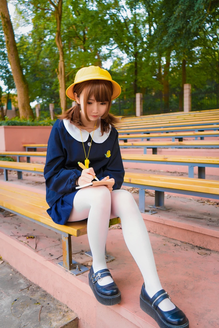 面饼仙儿《幼稚园》主题写真：41张全套美图