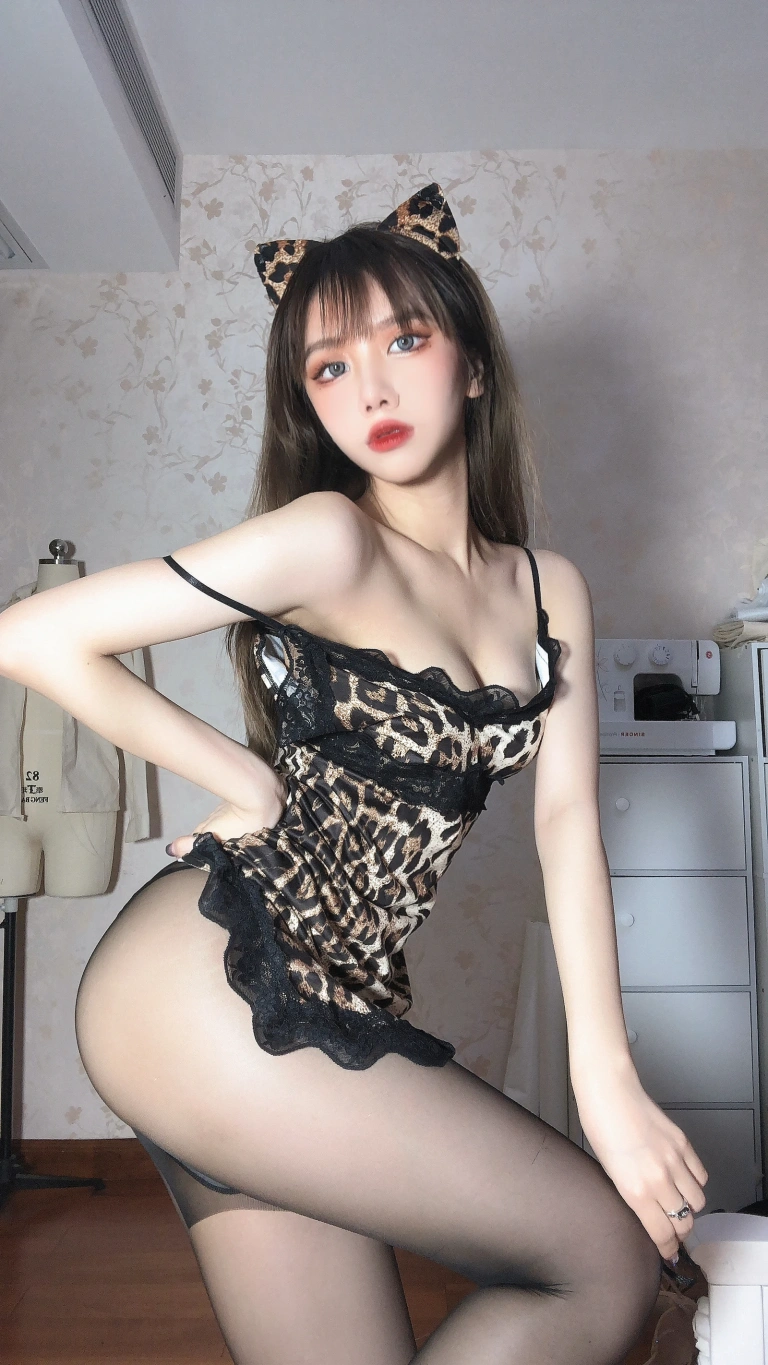 果咩酱《豹女姐姐》主题写真：25张全套美图
