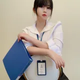 依酱《黑丝制服》主题写真：29张全套美图