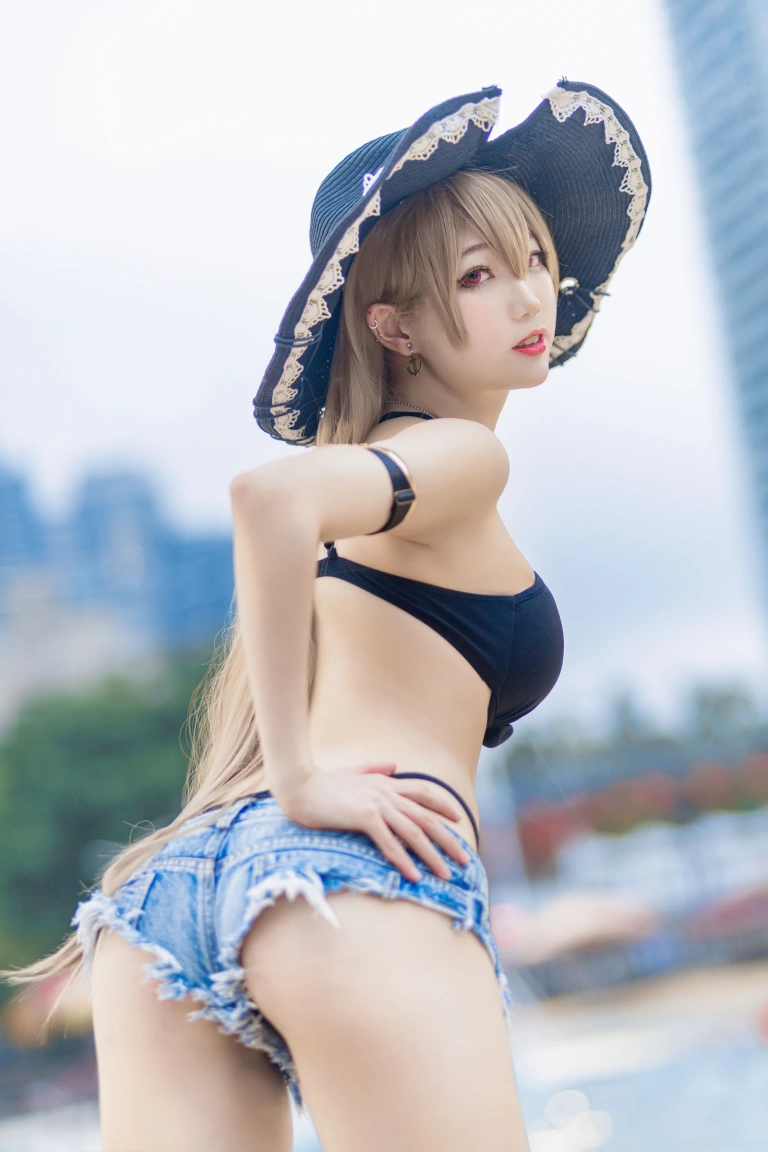 周叽是可爱兔兔《让巴尔泳装》主题写真：30张全套美图