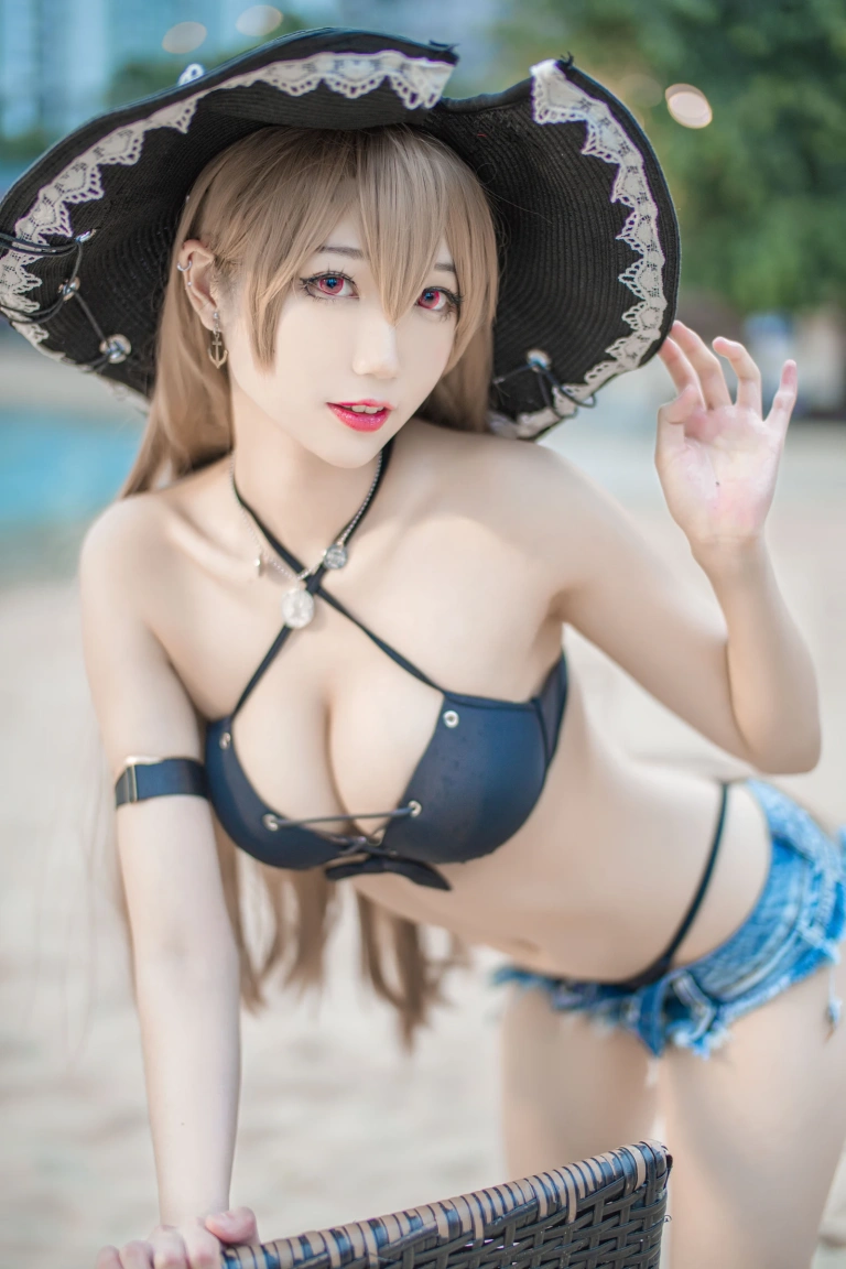 周叽是可爱兔兔《让巴尔泳装》主题写真：30张全套美图