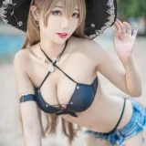 周叽是可爱兔兔《让巴尔泳装》主题写真：30张全套美图
