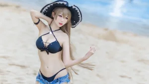 周叽是可爱兔兔《让巴尔泳装》主题写真：30张全套美图
