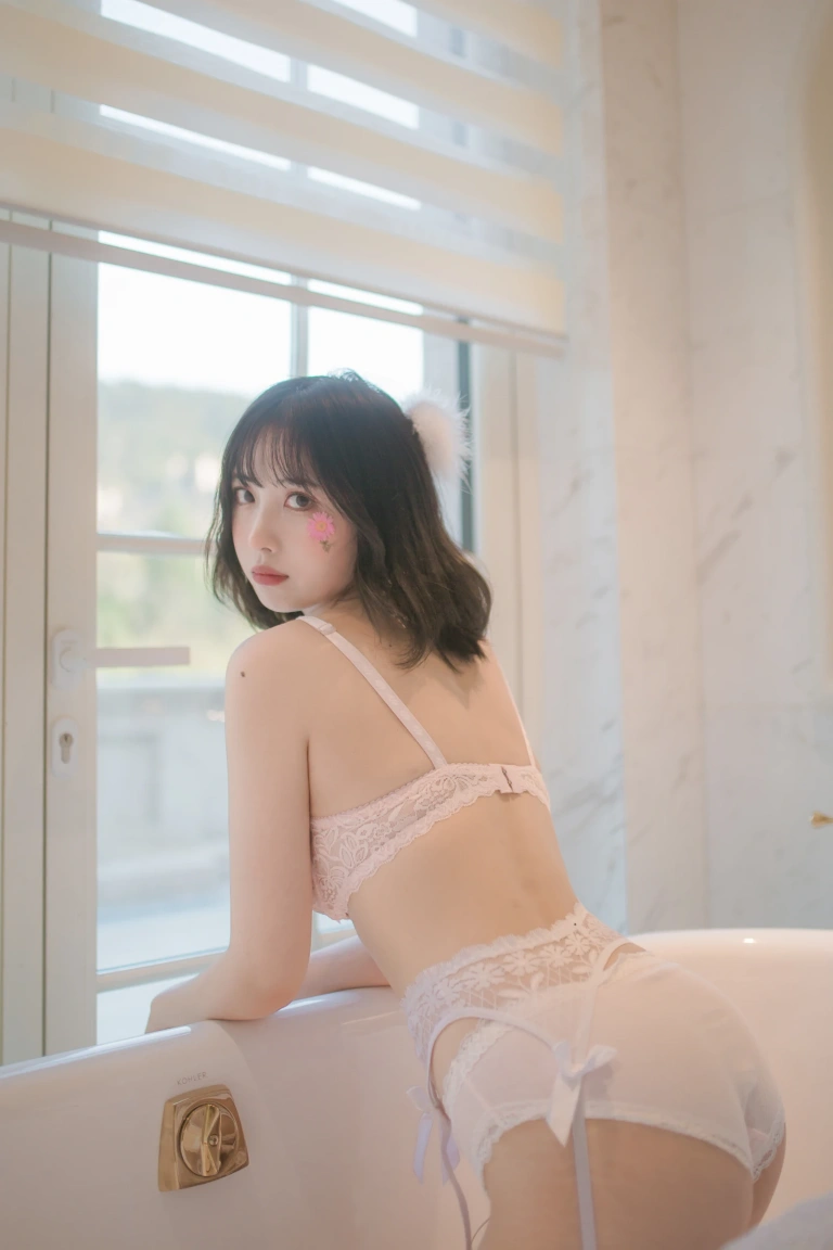 念雪《粉色系套装》主题写真：30张全套美图