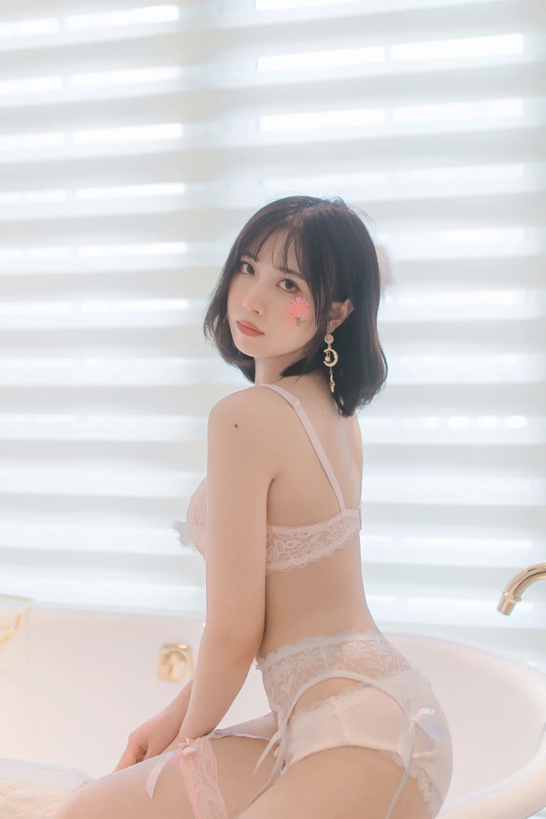念雪《粉色系套装》主题写真：30张全套美图