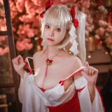 蜜汁猫裘《可畏巫女》主题写真：50张全套美图，含4个视频