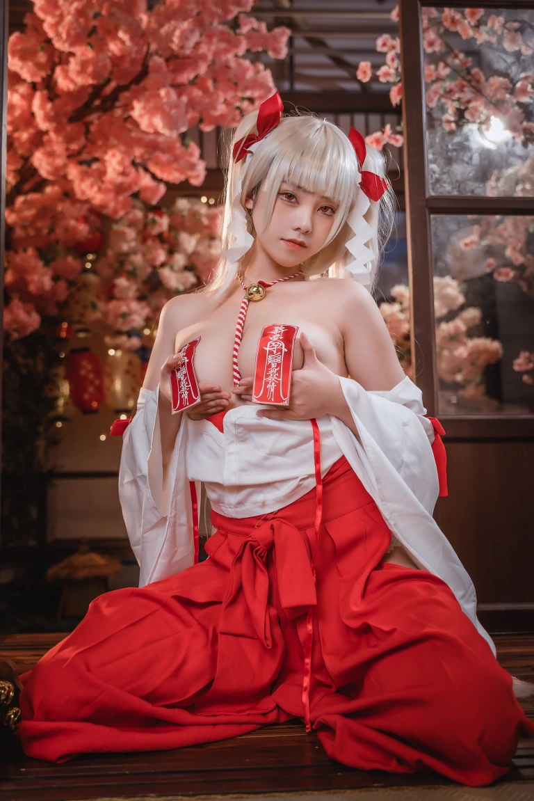 蜜汁猫裘《可畏巫女》主题写真：50张全套美图，含4个视频