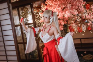 蜜汁猫裘《可畏巫女》主题写真：50张全套美图，含4个视频