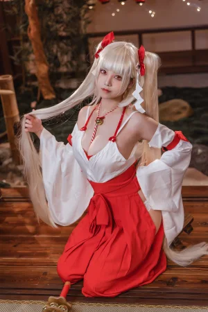 蜜汁猫裘《可畏巫女》主题写真：50张全套美图，含4个视频