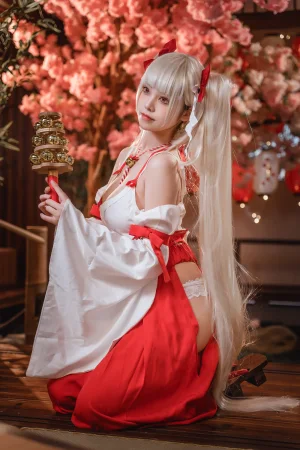 蜜汁猫裘《可畏巫女》主题写真：50张全套美图，含4个视频