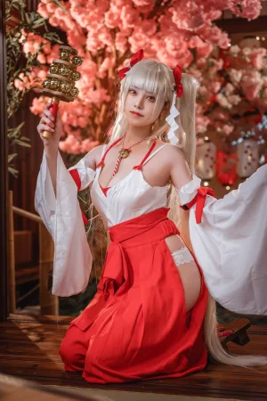 蜜汁猫裘《可畏巫女》主题写真：50张全套美图，含4个视频