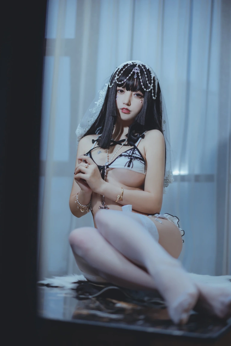 过期米线线喵《修女》主题写真：53张全套美图