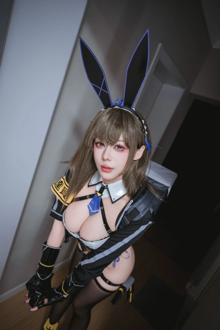 九言《外卖兔女郎》主题写真：74张全套美图