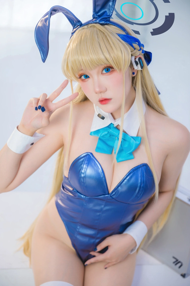 瓜希酱《TOKI兔兔》主题写真：25张全套美图